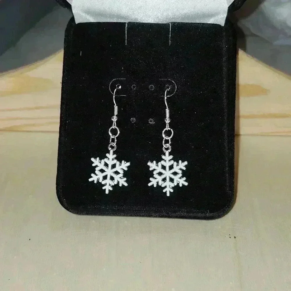 Handcrafted Snowflake Earrings Nickle Free - Picture 1 of 1